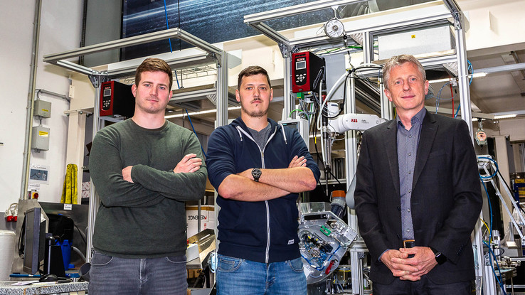 “We’re more flexible and faster with EPLAN.” “We’re more flexible and faster with EPLAN.” From left: Alexander Klemenz, Johannes Lagler (both ZKW) and Erwin Kreuzer (EPLAN).